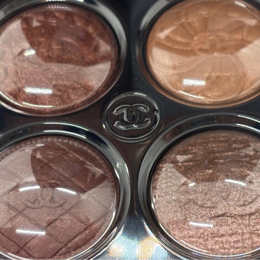 ****BRAND NEW***** CHANEL LES 4 OMBRES BOUTONS EYESHADOW - Picture 2 of 8